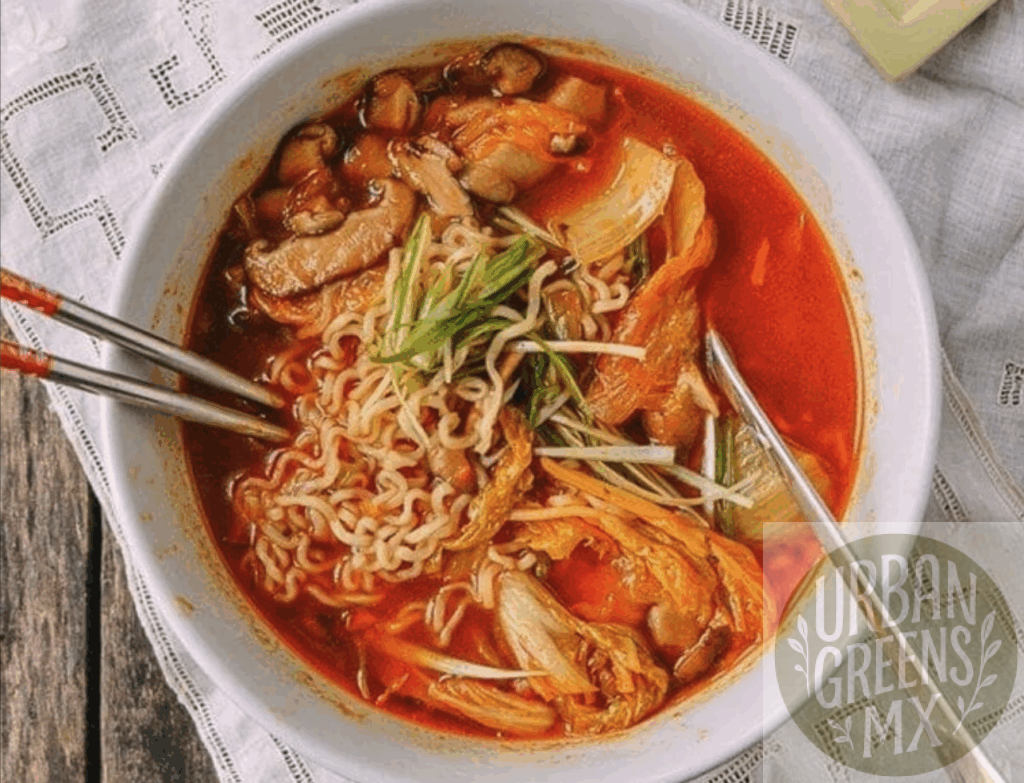 Ramen-Kimchi-Microgreens Ramen de Kimchi con Microgreens