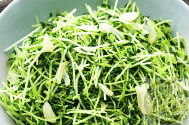 brotes-de-chicharos-salteados-con-ajo Microgreens de Chicharo salteados con ajo